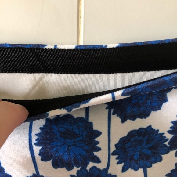 TopShop Blue and White Foral Curved Hem Skirt - Picture 6 of 8